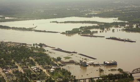 flooding on the Ohio - Harrah's Casino and Metropolis under water