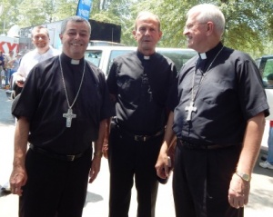 Archbishop Kurtz visits St. Jerome Parish Picnic for first time