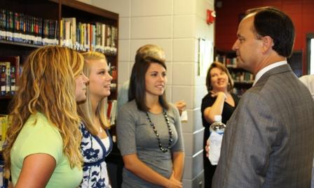 Robbie Rudolph speaks with students at HCHS